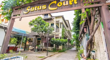 Sutus Court 4