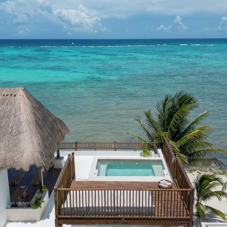 LUXURY BEACHFRONT VILLA  Includes 3 Pools, Wifi, Best Snorkeling & Kayaking Bay