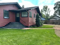 Cozy apartment in wonderful Bend with WiFi, AC