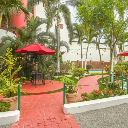 Hotel y Suites Los Encantos
