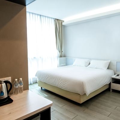 Deluxe King Room Legacy Hotel Promo Code