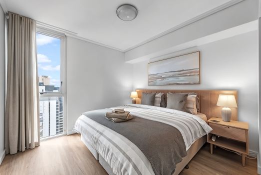 Hot in the City! 2Bed/2Bath/2Car/Study/Pool/Views
