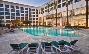 Golden Crown Hotel - Housity