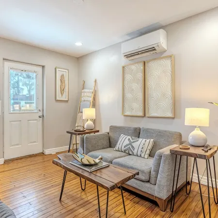 Cozy, dog-friendly, downtown Отели в г. Фредерик