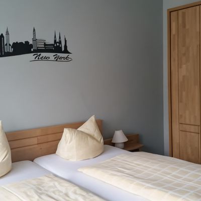 Family Room Hotel Und Gaststätte Zum Grünen Baum Promo Code