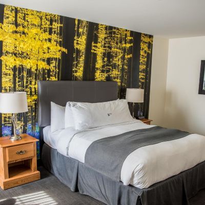 Regular Room, 1 Queen Bed, Court Side L'Auberge du Lac St-Pierre Promo Code