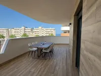 Lujoso apartamento de 2 dormitorios en Arenals del Sol con piscina y vistas al mar