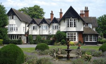 Mere Court Hotel - Housity