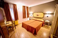 Hotel Centrale Отели в г. 