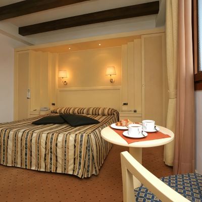Classic Room 1 King bed Hotel Giudecca Venezia Promo Code