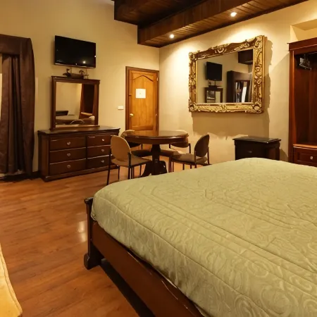 Suites & Hotel El Quijote