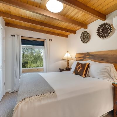 Executive Two-Bedroom Suite with Kitchen Stone Lizard Lodging Promo Code