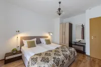 Grand Royale Apartment Complex & Spa