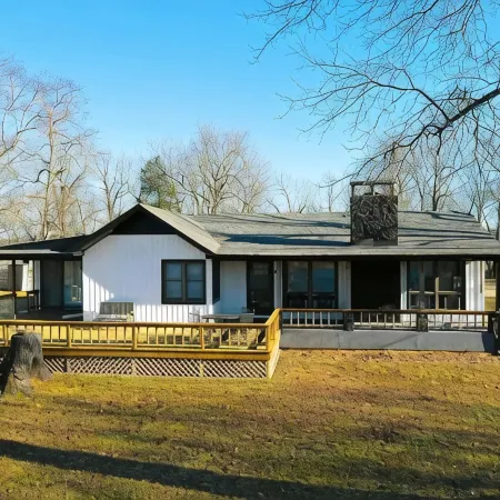 Lake Norfork View & Access in a Spacious Oasis, Sleeps 14, Near Mountain Home! Отели в г. Бакстер