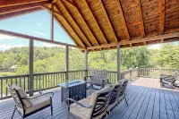 Hilltop Cottage with Hot Tub in Sky Valley, Ga