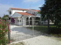 Villa 2.5 km from the sea, unit 2 Отели в г. 