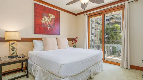 Aloha! Come enjoy paradise in our tranquil & relaxing beach villa.