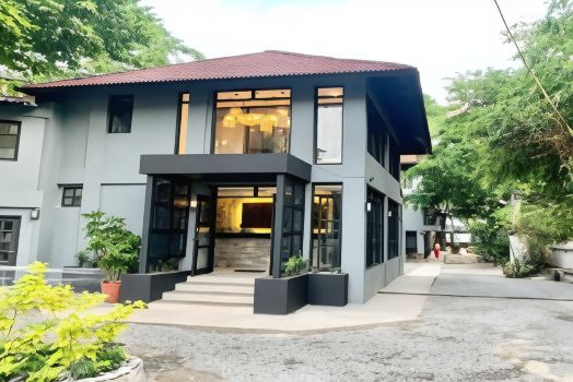 The Henry Resort Taramindu Laiya
