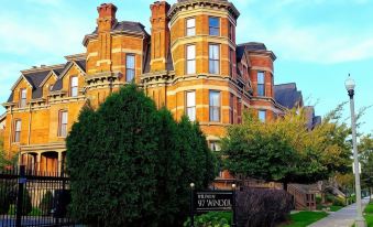 The Inn at 97 Winder - Housity