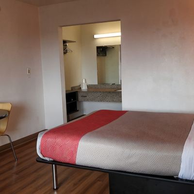Standard Queen Room-Smoking Stay 4 Less Promo Code