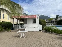 Bonita Blue - Beautiful 3 Bedroom 3 Bath Beachfront Property on Nevis Hoteles en Cliftons