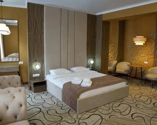Shahristan โรงแรมในทาราซ