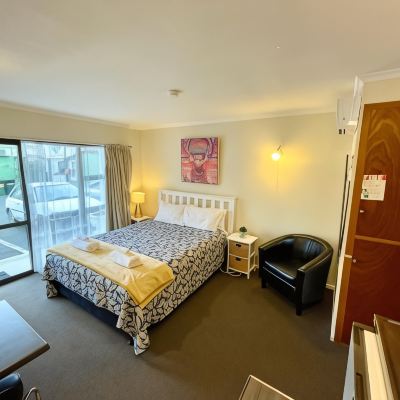 Basic One-Bedroom Apartment with Private Bathroom Sahara Motels Promo Code