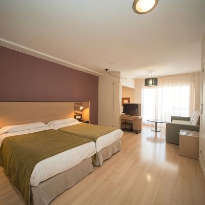 Quadruple Room (2 Adults + 2 Children) Hotel Oroel Promo Code