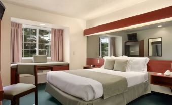 Microtel Inn & Suites by Wyndham Manistee