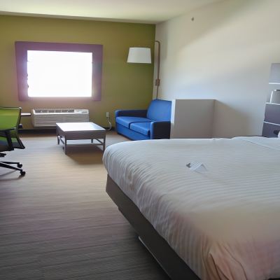 Mobility Accessible King Room with Tub Holiday Inn Express & Suites Boynton Beach East, an IHG Hotel Promo Code