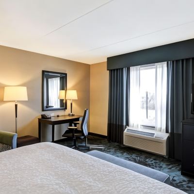 特大床房（禁煙） 希爾頓歡朋旅館多倫多機場企業中心酒店優惠