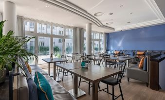 Hotel NEWBERLIN - Housity