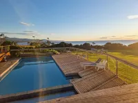 Diamond Island Resort, Restaurant & Bar and Penguin Show Hotels in Bicheno