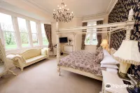 The Old Lodge