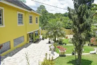 Tropical Treasure: 4 BR Oasis in the Hills of JA Hoteles en 