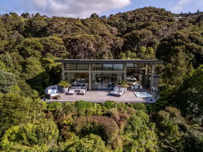 Kauri Hill Estate Luxe Retreat Overlooking Whangaroa Harbour فنادق في 