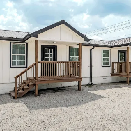 Completely renovated 2 bedroom apartment in quaint Celina