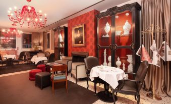The Glam Boutique Hotel & Apt - Housity