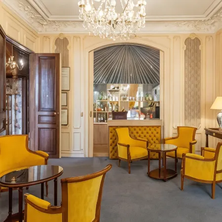 Grand Hôtel des Templiers, Piscine & Spa Отели в г. Реймс