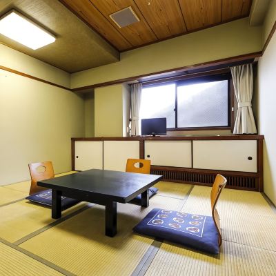 八榻榻米日式標準房（帶公共浴室） 吾妻屋旅館優惠