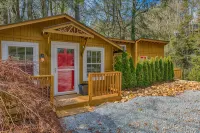 Mirror Lake Red Door Guest House-On Mirror Lake and 1.2 Miles from Main Street!