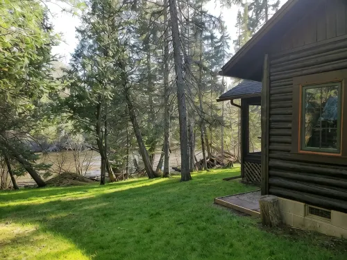 Grayling, MI - Fisherman's Log Cottage on the "Holy Waters" of the AuSable River
