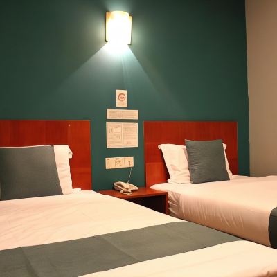 Bilik Kembar Standard Kupon OYO 89847 Switz Paradise Hotel