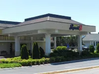 Super 8 by Wyndham Calhoun Hotels in 