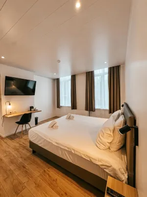 Alpha Hotel