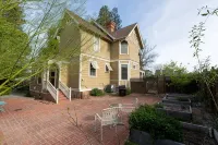Historic Downtown House and Pool in Paso Robles Wine Country