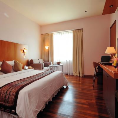 Bilik Deluxe King Kupon Parkcity Everly Hotel