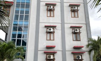Triton Hotel Manokwari - Housity