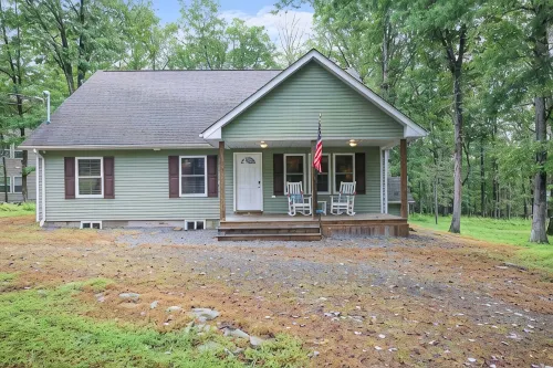 Fabulous 4-bedroom house with AC in Lackawaxen