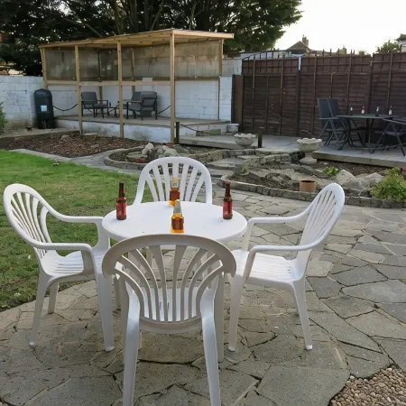 3 Bedroom House with Welcome Breakfast near Beaches Отели в г. Рамсгит